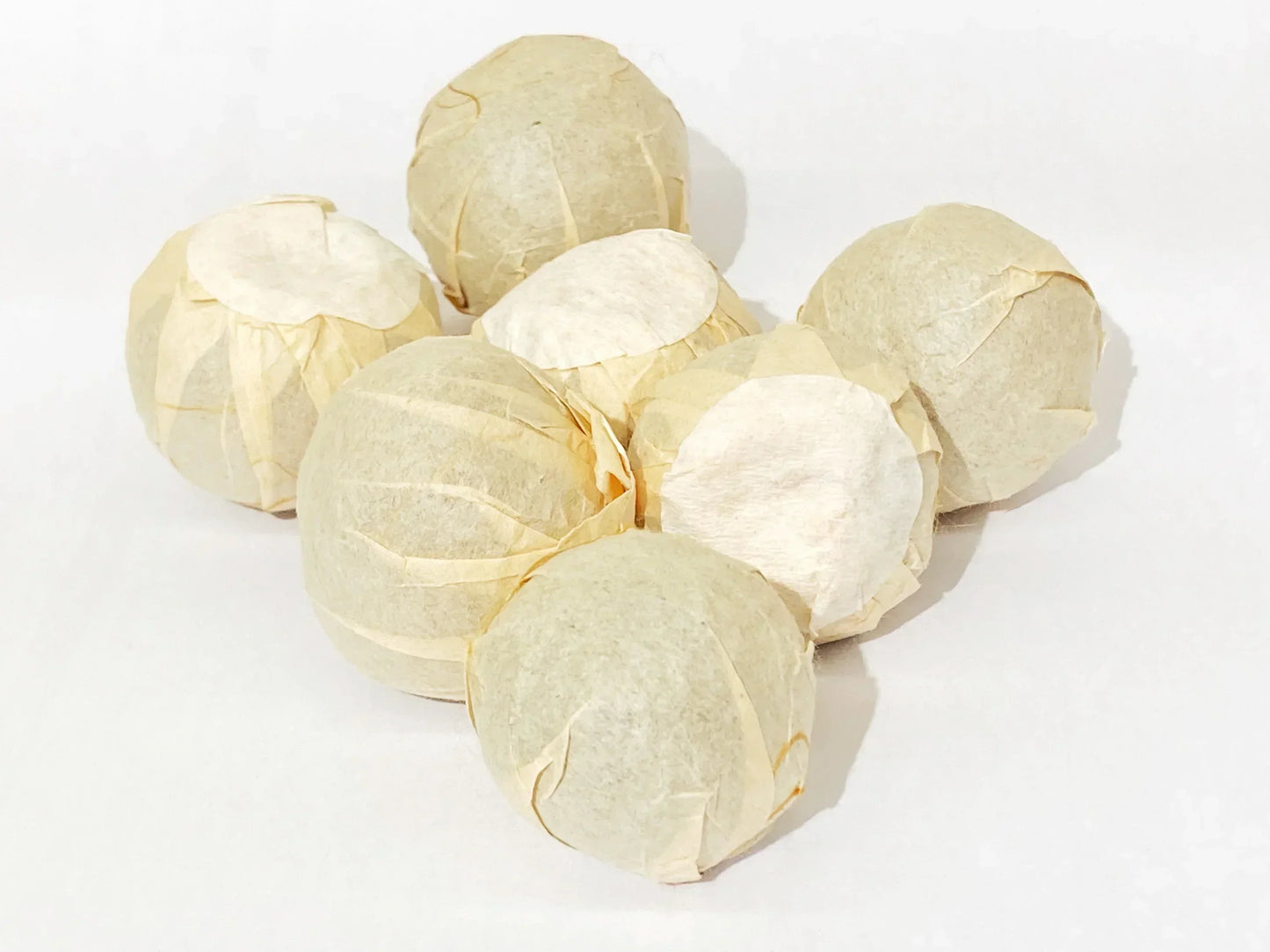 每顆二十年舊普洱柑桔茶皆獨立包裝,確保完整性 | Each 20 year aged pu erh tangerine tea is individually packaged to ensure its integrity.