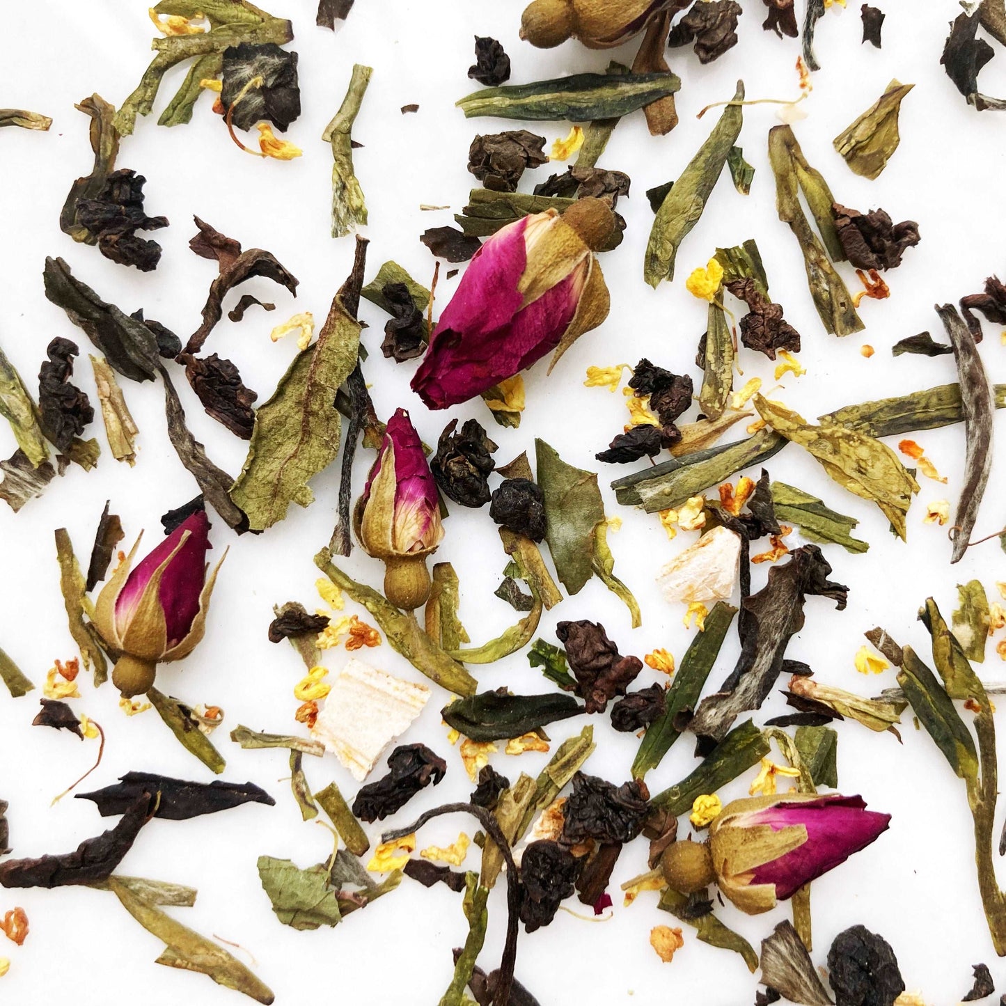 洪發六合養生茶以多種材料拼配而成,色彩絢麗悅目 | Hung Fat Six Harmonies Tea is meticulously blended with various ingredients, displaying an appealing and colorful appearance.