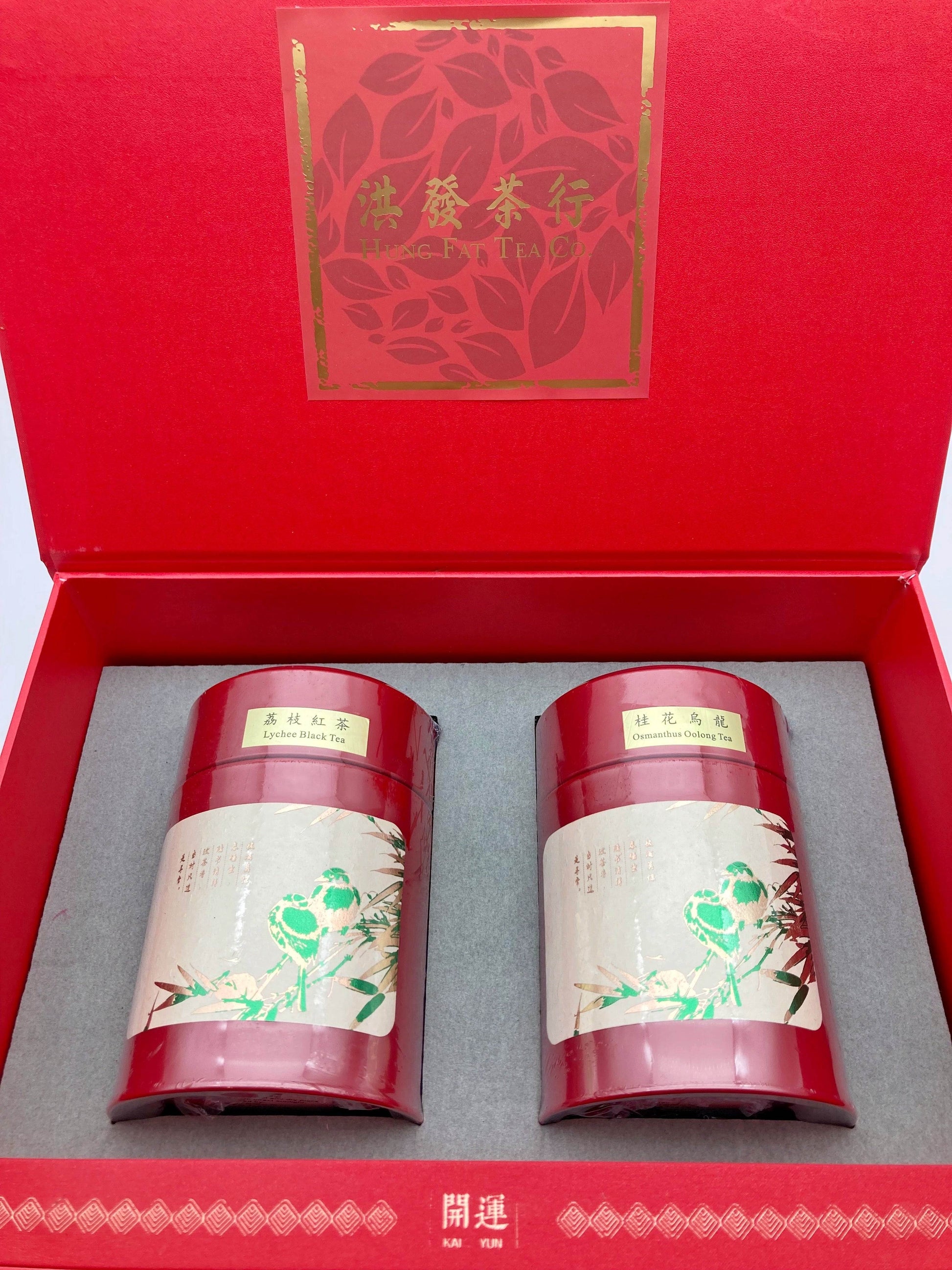 打開禮盒有兩罐茶葉，分別為荔枝紅茶及桂花烏龍 | Upon opening the gift box, you will find two cans of tea, namely Lychee Black Tea and Osmanthus Oolong Tea